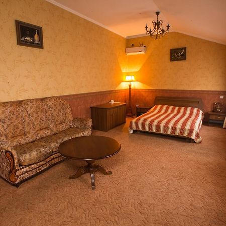 Magnat Lux Hotel Cernăuți Exterior foto
