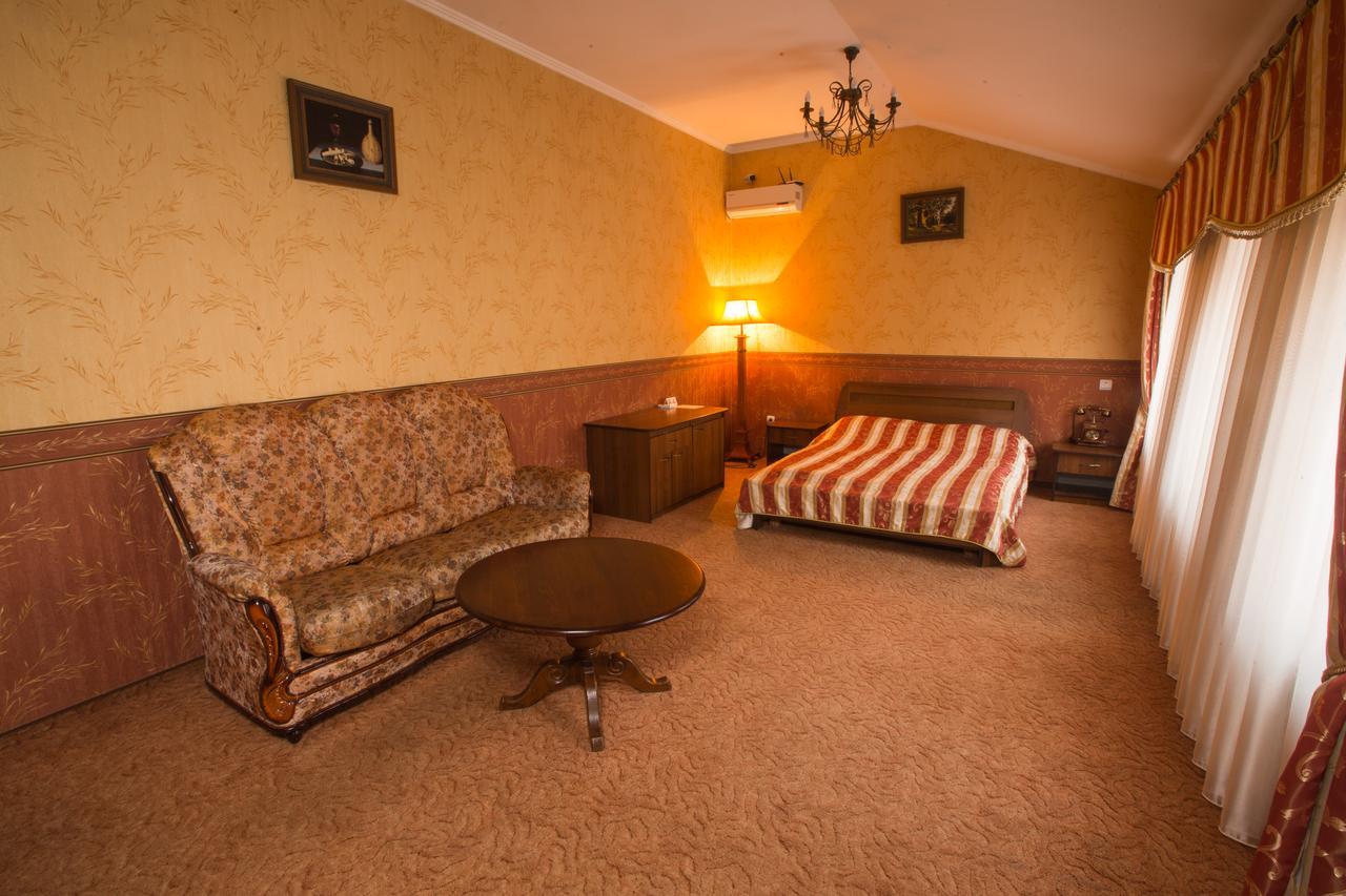 Magnat Lux Hotel Cernăuți Exterior foto
