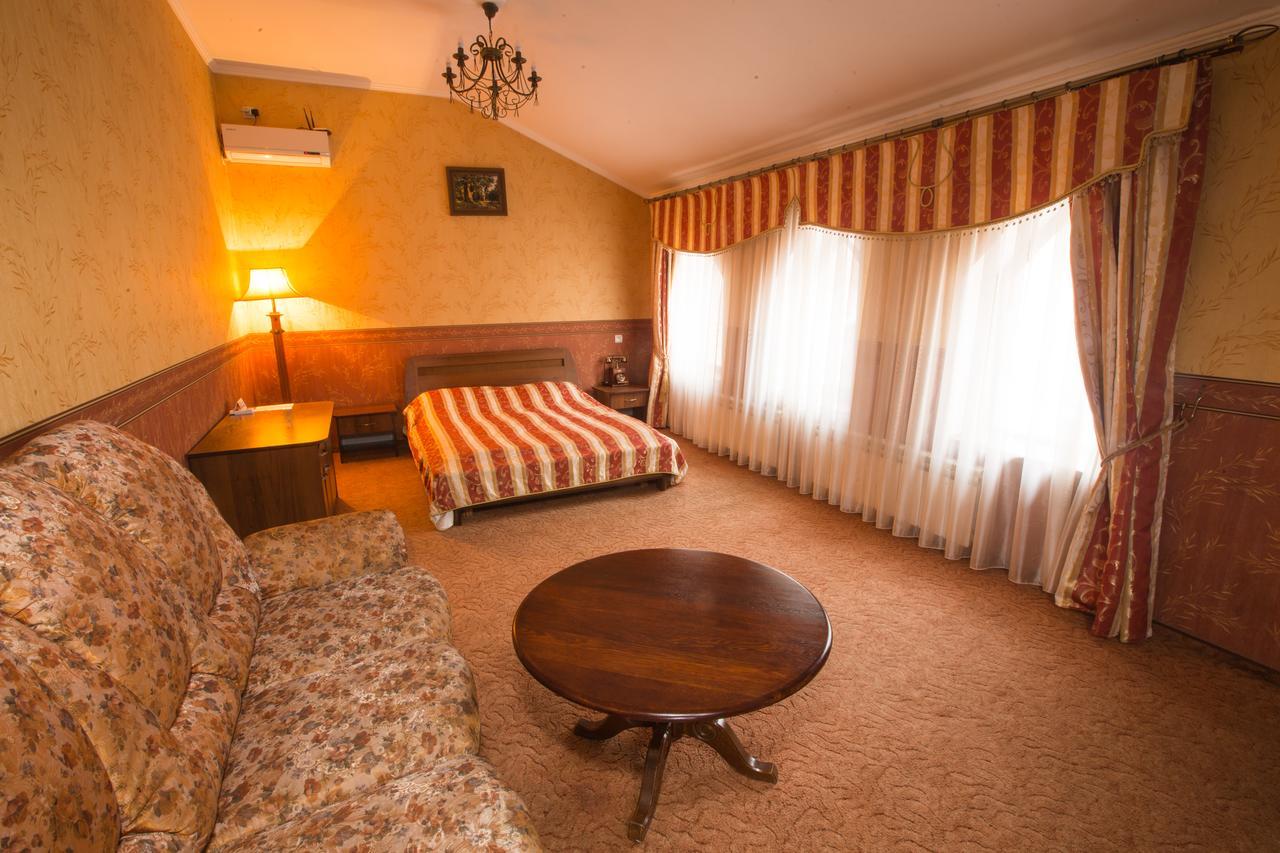 Magnat Lux Hotel Cernăuți Exterior foto