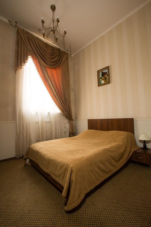 Magnat Lux Hotel Cernăuți Exterior foto