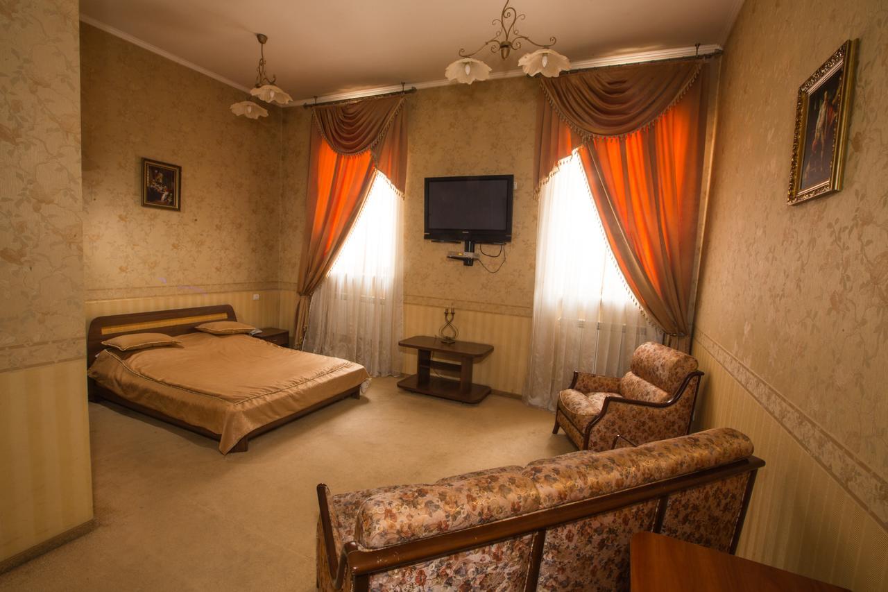 Magnat Lux Hotel Cernăuți Exterior foto