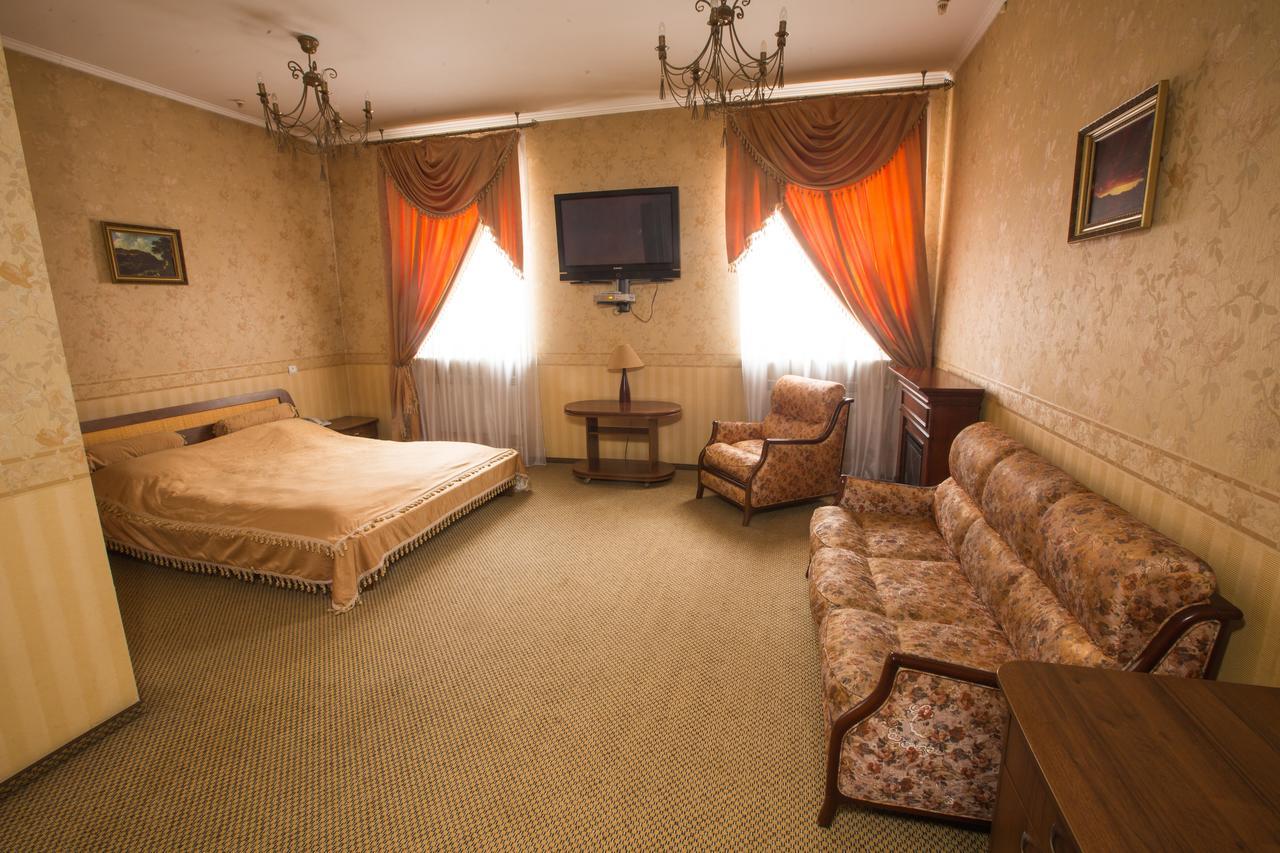 Magnat Lux Hotel Cernăuți Exterior foto